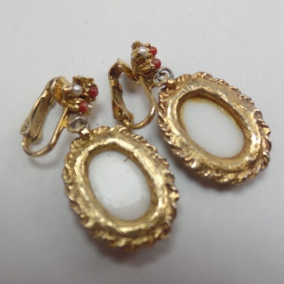 Gold Tone Victorian Style Portrait Clip Earrings - Picture 2 of 9